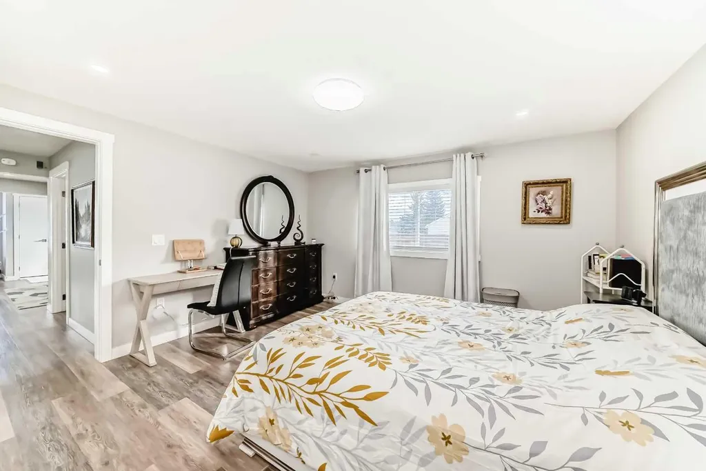6403 35 Avenue NW Calgary AB T3B1S5