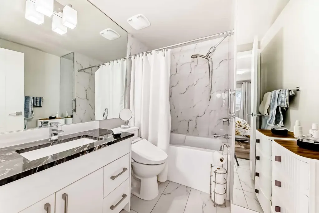 6403 35 Avenue NW Calgary AB T3B1S5