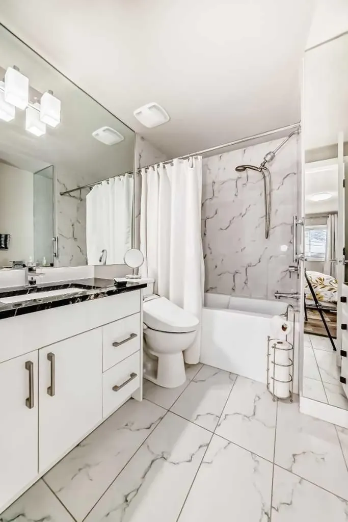 6403 35 Avenue NW Calgary AB T3B1S5