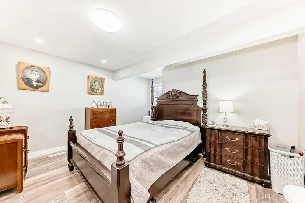 6403 35 Avenue NW Calgary AB T3B1S5