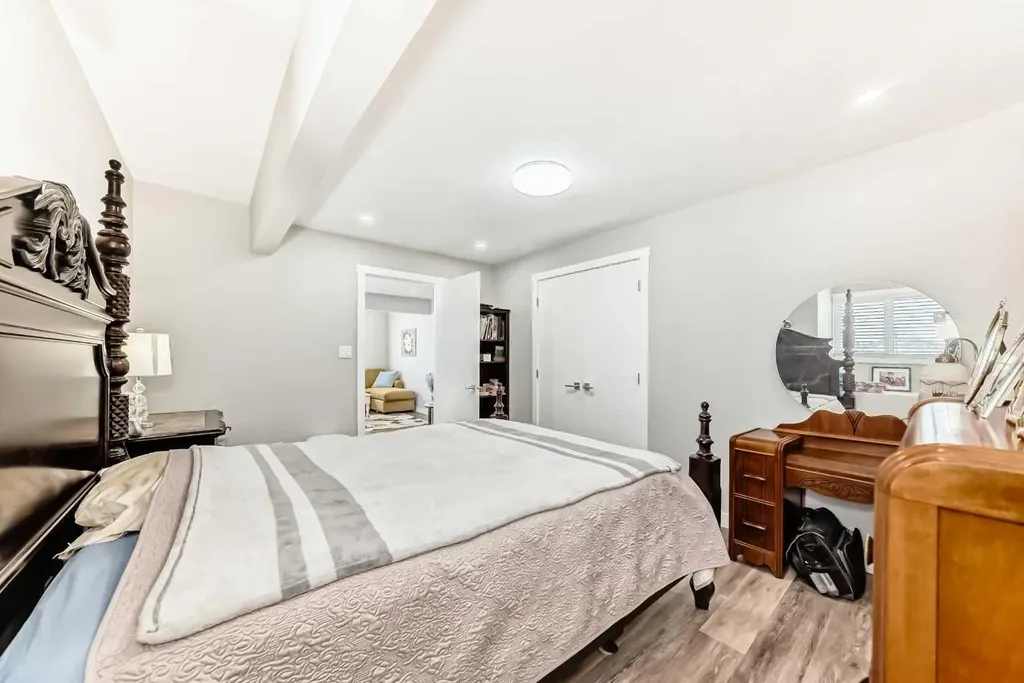 6403 35 Avenue NW Calgary AB T3B1S5