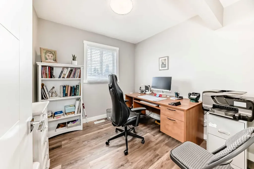 6403 35 Avenue NW Calgary AB T3B1S5