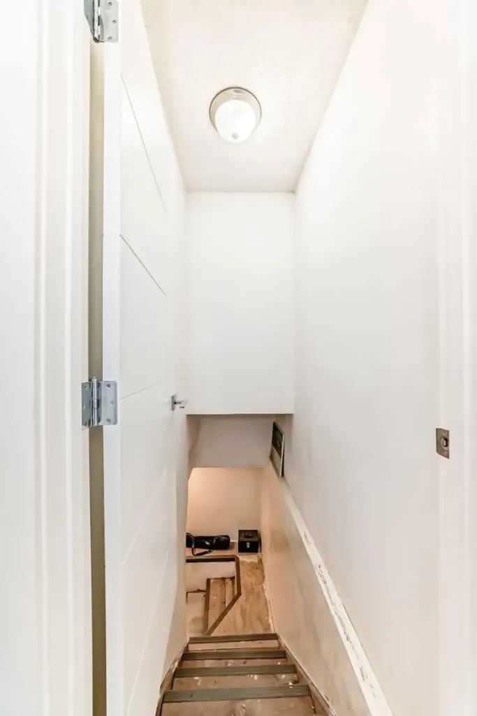 6403 35 Avenue NW Calgary AB T3B1S5