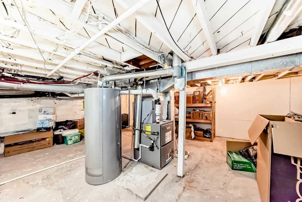 6403 35 Avenue NW Calgary AB T3B1S5