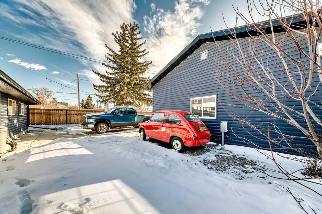 6403 35 Avenue NW Calgary AB T3B1S5