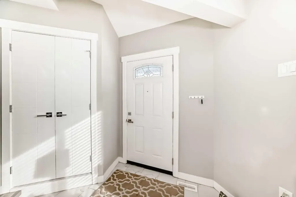 6403 35 Avenue NW Calgary AB T3B1S5