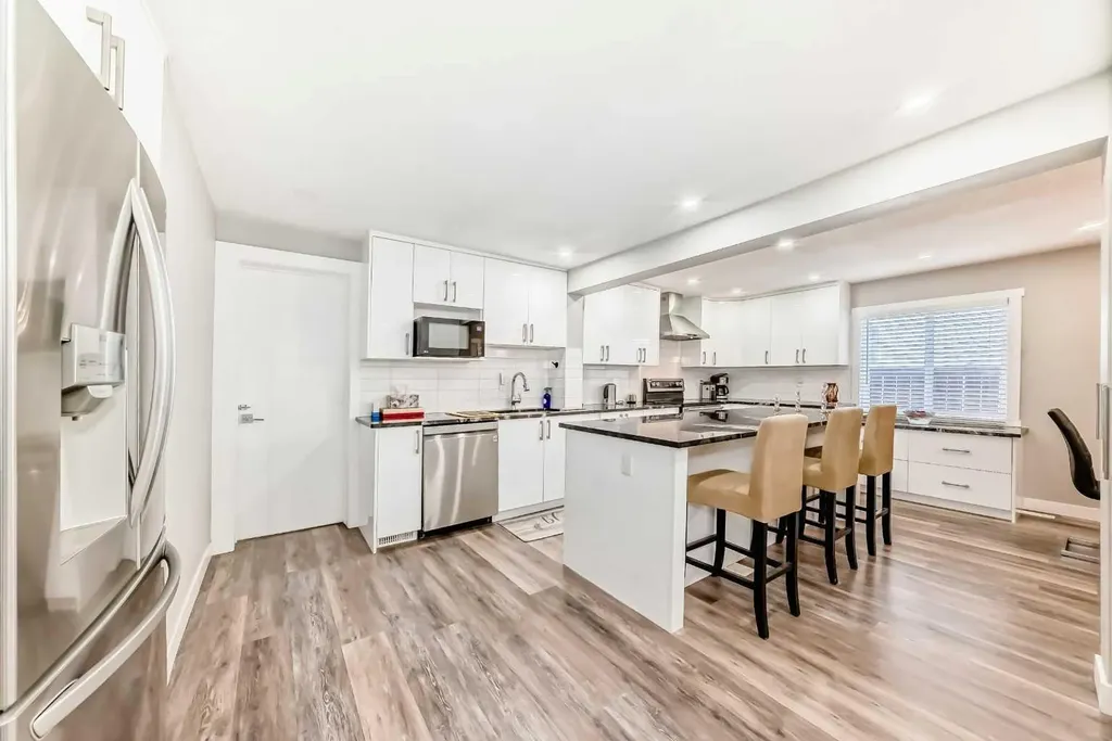6403 35 Avenue NW Calgary AB T3B1S5
