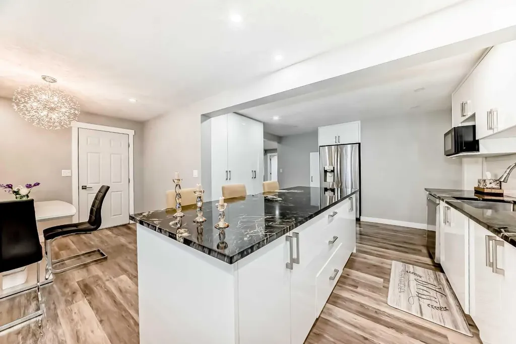 6403 35 Avenue NW Calgary AB T3B1S5