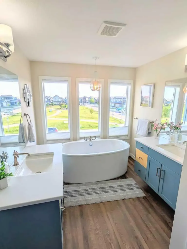 7 Greywolf Road N Lethbridge AB T1H 7E8