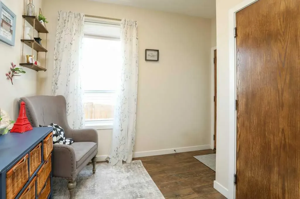 7 Greywolf Road N Lethbridge AB T1H 7E8