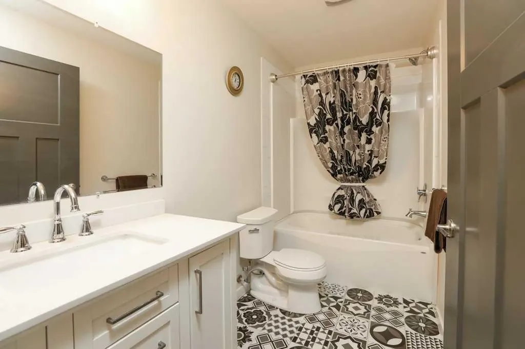7 Greywolf Road N Lethbridge AB T1H 7E8