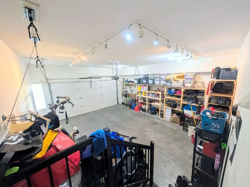 7 Greywolf Road N Lethbridge AB T1H 7E8