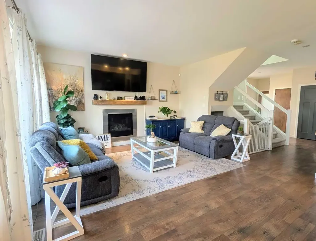 7 Greywolf Road N Lethbridge AB T1H 7E8