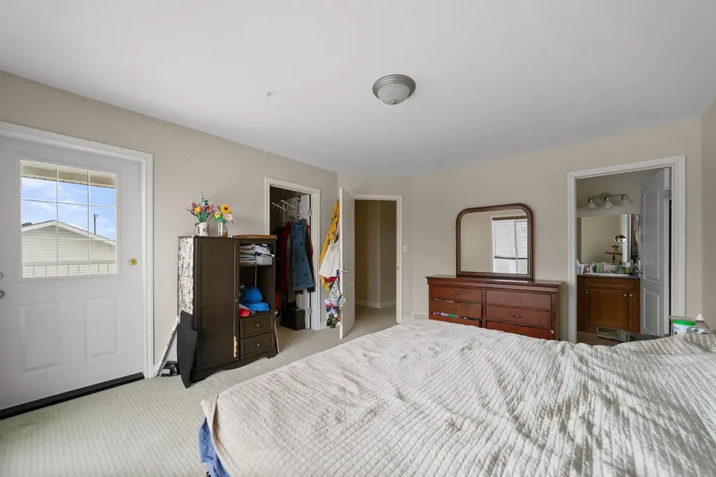 5809 28 Avenue Camrose AB T4V 1P8