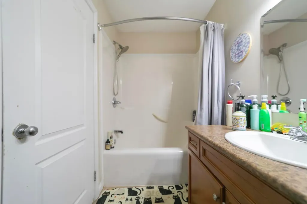 5809 28 Avenue Camrose AB T4V 1P8