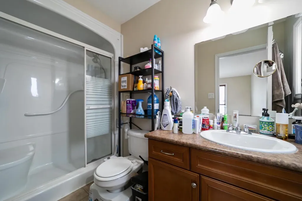 5809 28 Avenue Camrose AB T4V 1P8