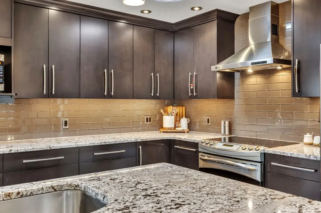 335 Huntbourne Hill NE Calgary AB T2K 3Y2