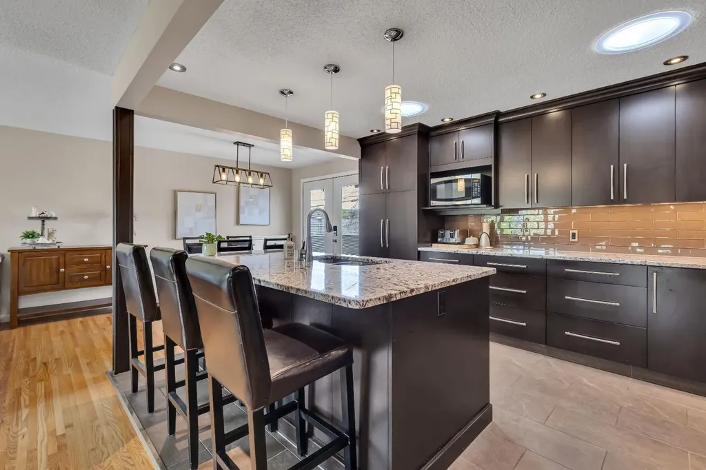 335 Huntbourne Hill NE Calgary AB T2K 3Y2