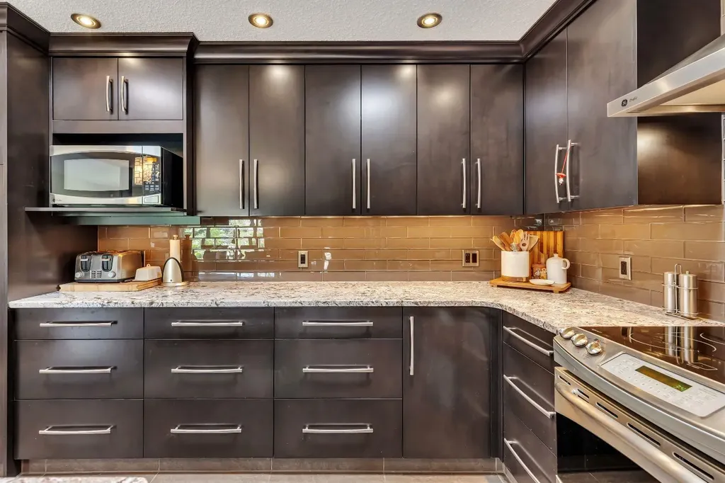 335 Huntbourne Hill NE Calgary AB T2K 3Y2
