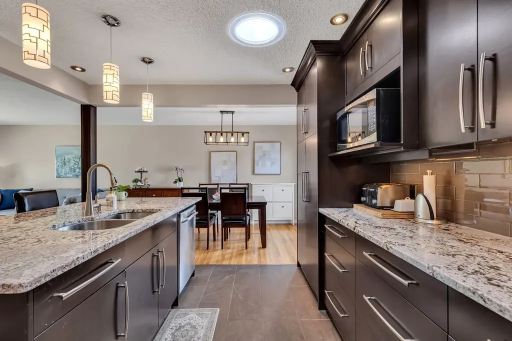 335 Huntbourne Hill NE Calgary AB T2K 3Y2