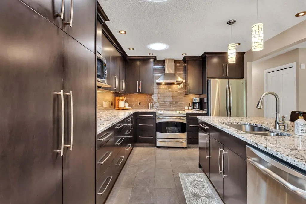 335 Huntbourne Hill NE Calgary AB T2K 3Y2
