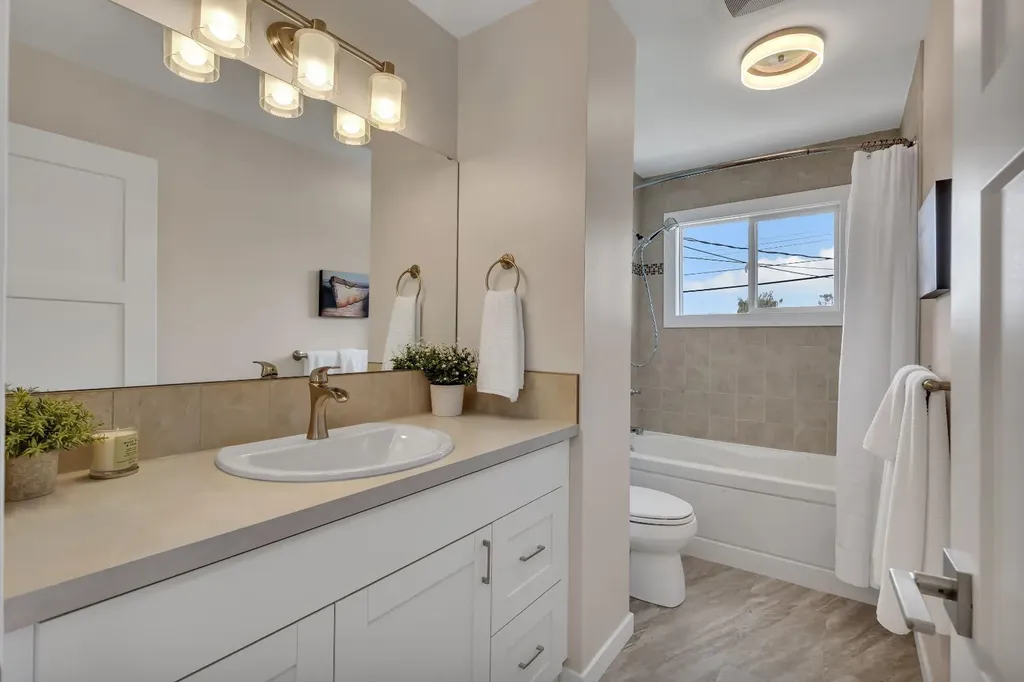 335 Huntbourne Hill NE Calgary AB T2K 3Y2