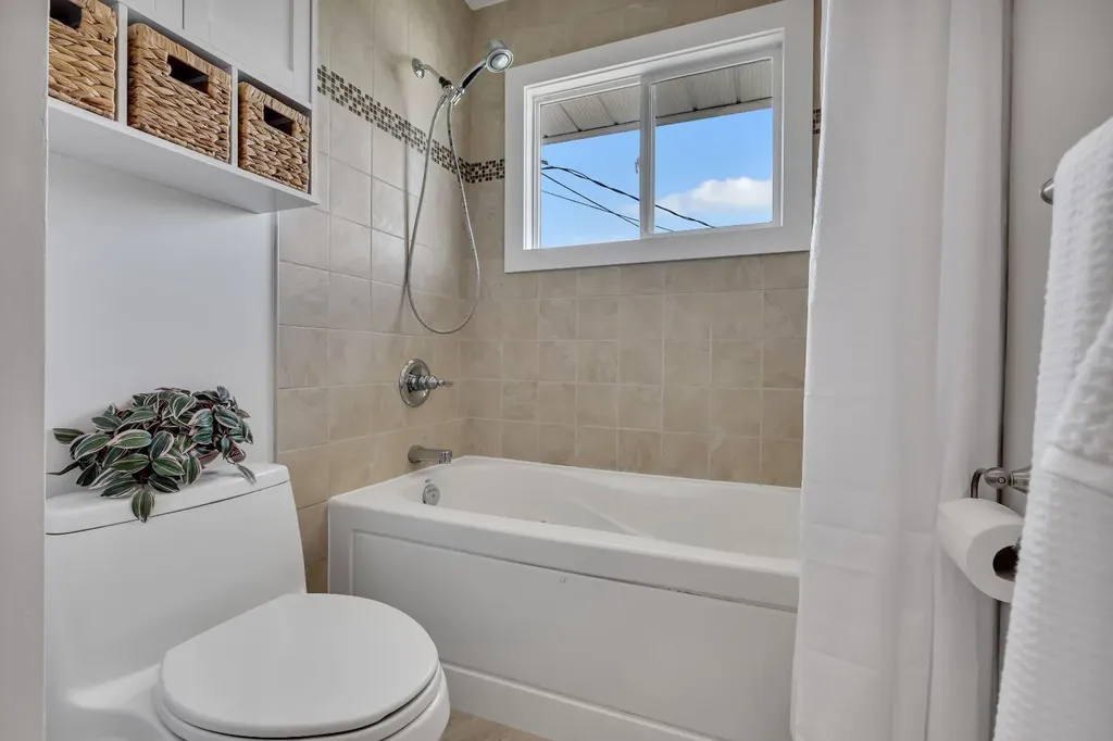 335 Huntbourne Hill NE Calgary AB T2K 3Y2