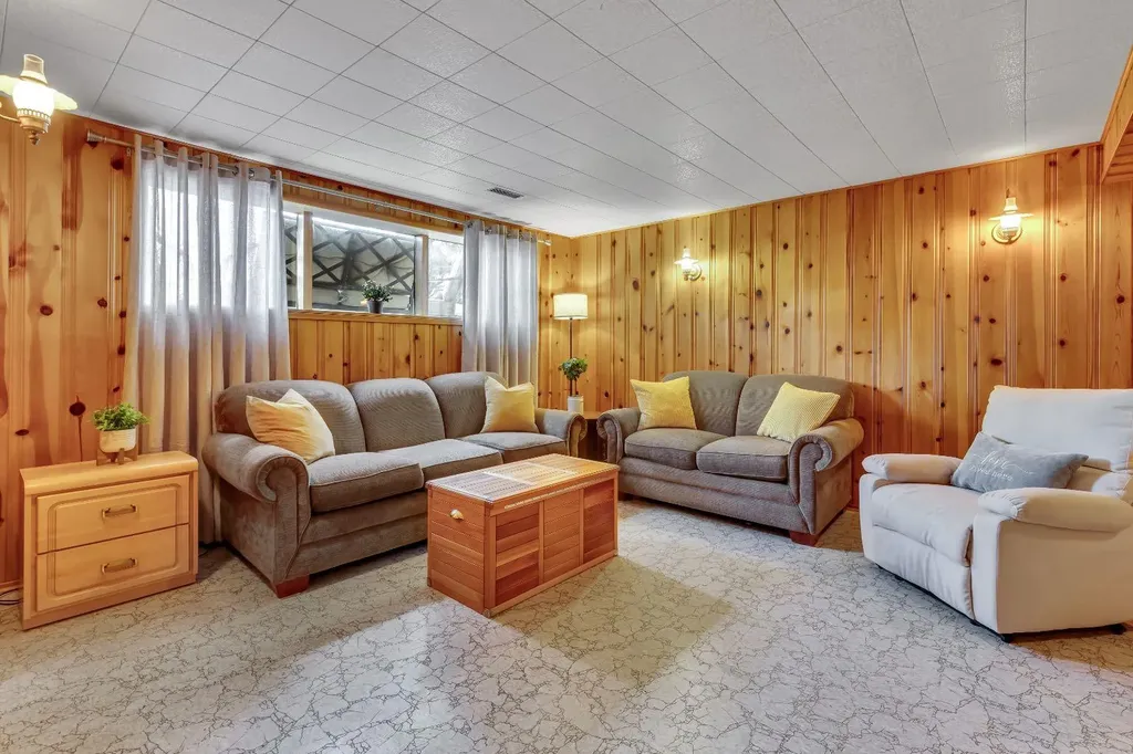 335 Huntbourne Hill NE Calgary AB T2K 3Y2