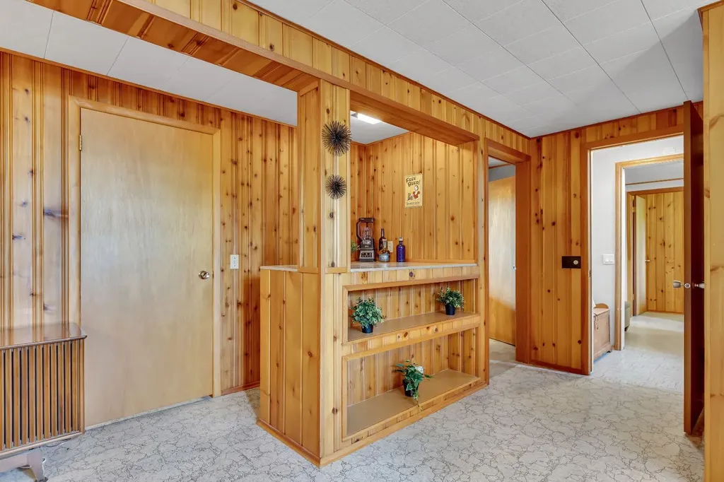 335 Huntbourne Hill NE Calgary AB T2K 3Y2
