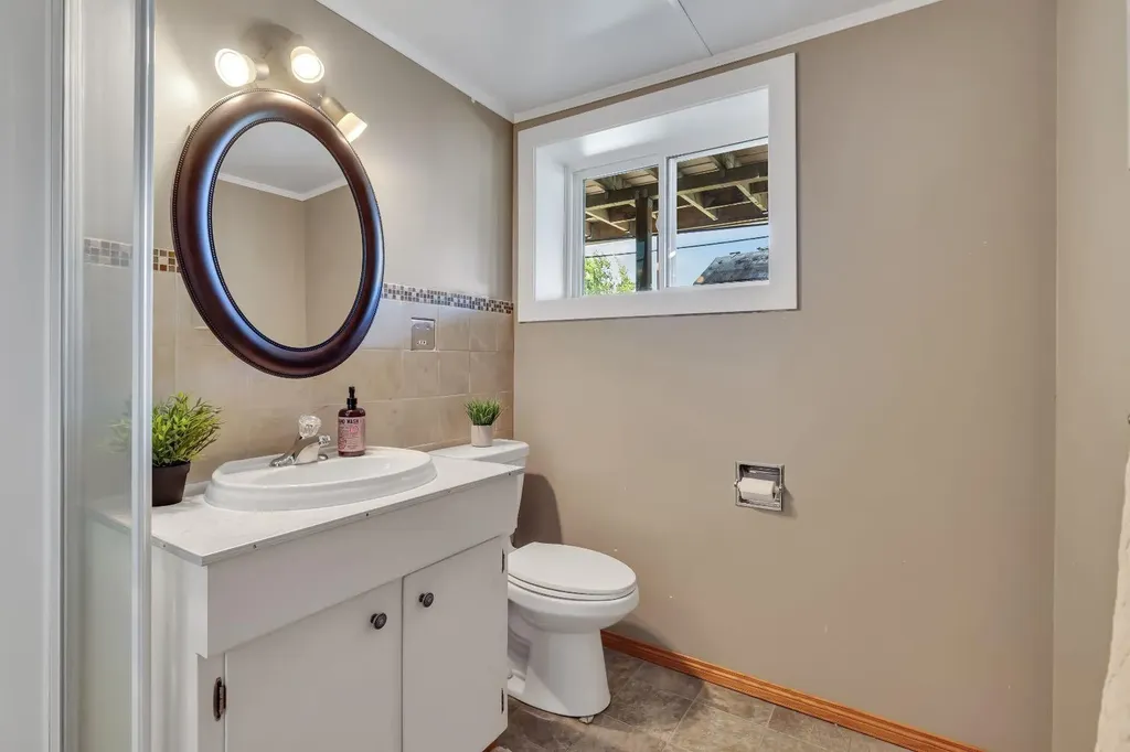 335 Huntbourne Hill NE Calgary AB T2K 3Y2