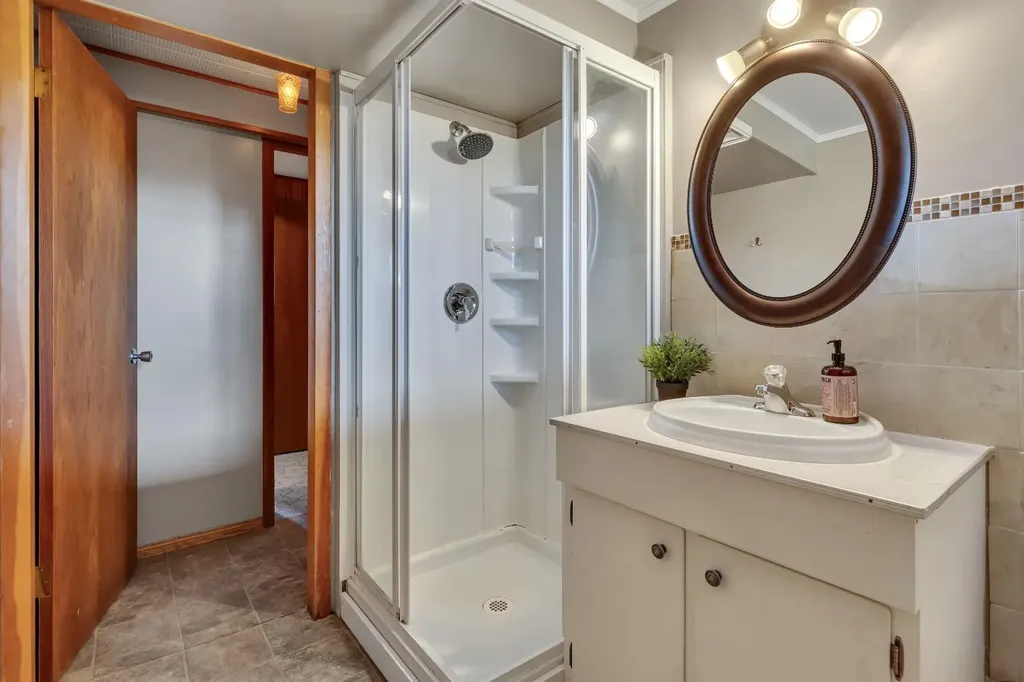 335 Huntbourne Hill NE Calgary AB T2K 3Y2
