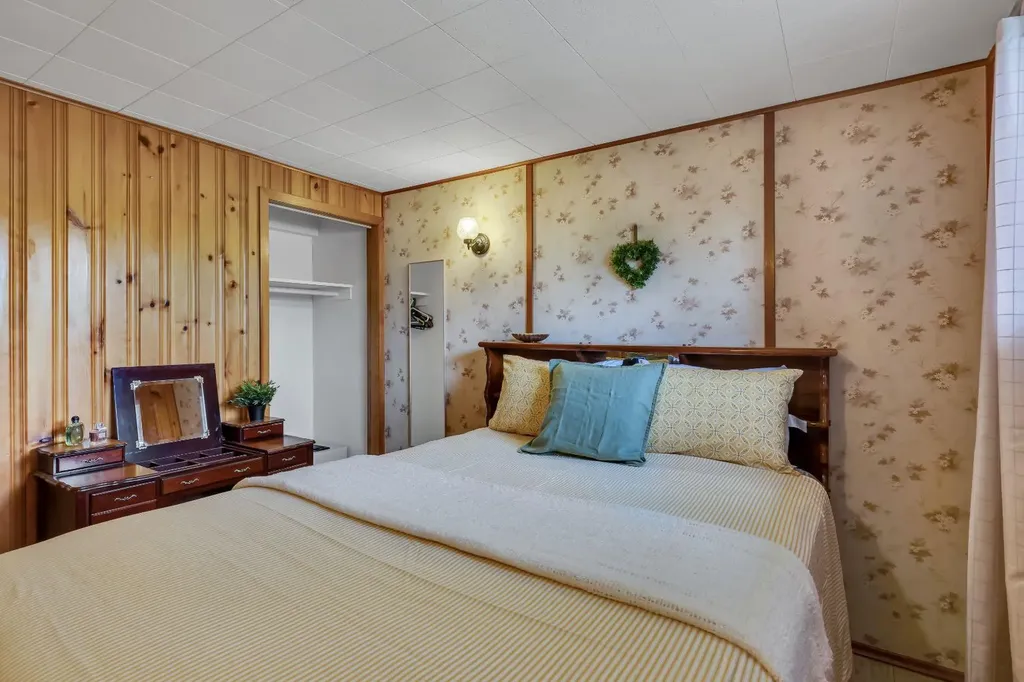 335 Huntbourne Hill NE Calgary AB T2K 3Y2