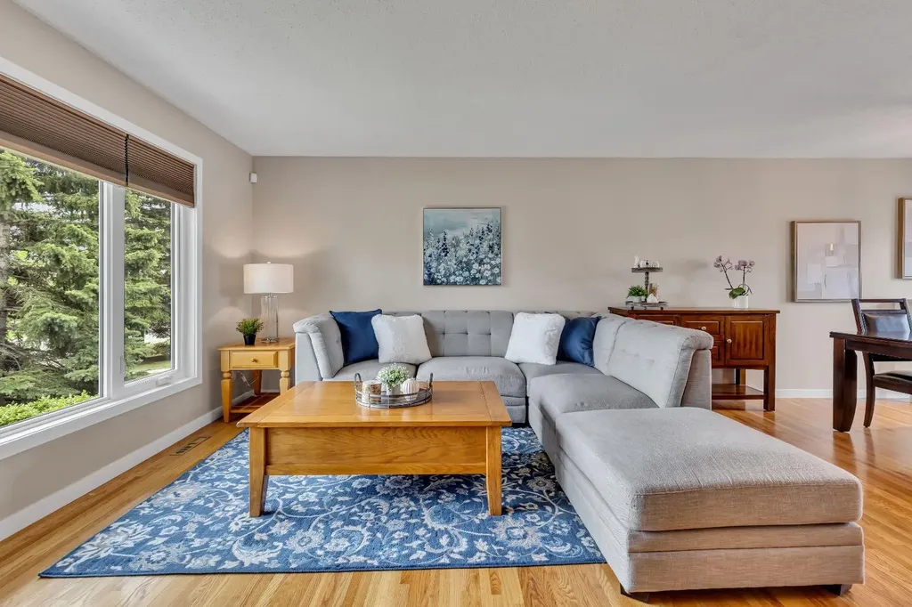 335 Huntbourne Hill NE Calgary AB T2K 3Y2
