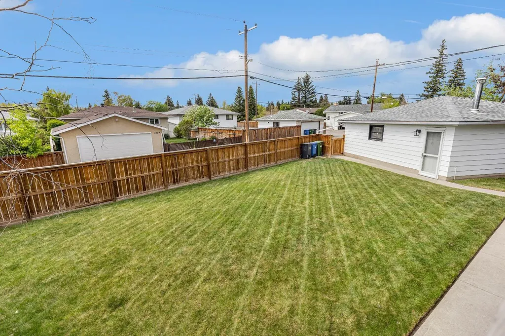 335 Huntbourne Hill NE Calgary AB T2K 3Y2