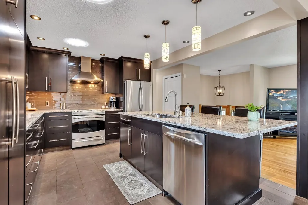 335 Huntbourne Hill NE Calgary AB T2K 3Y2