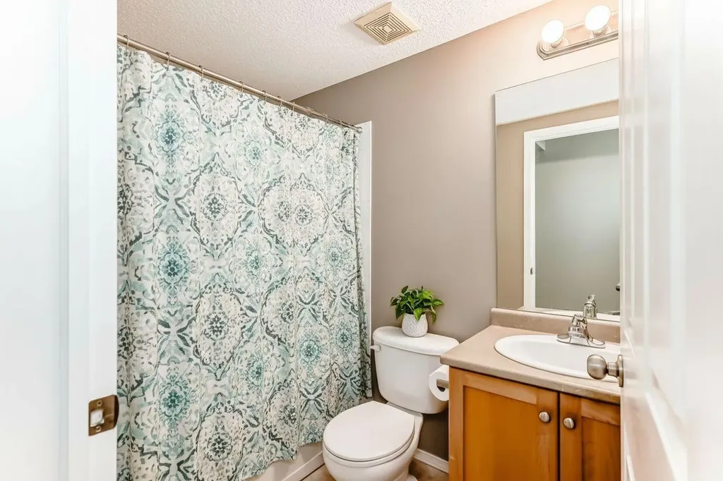 2518 Fish Creek Boulevard SW Calgary AB T2Y4T6