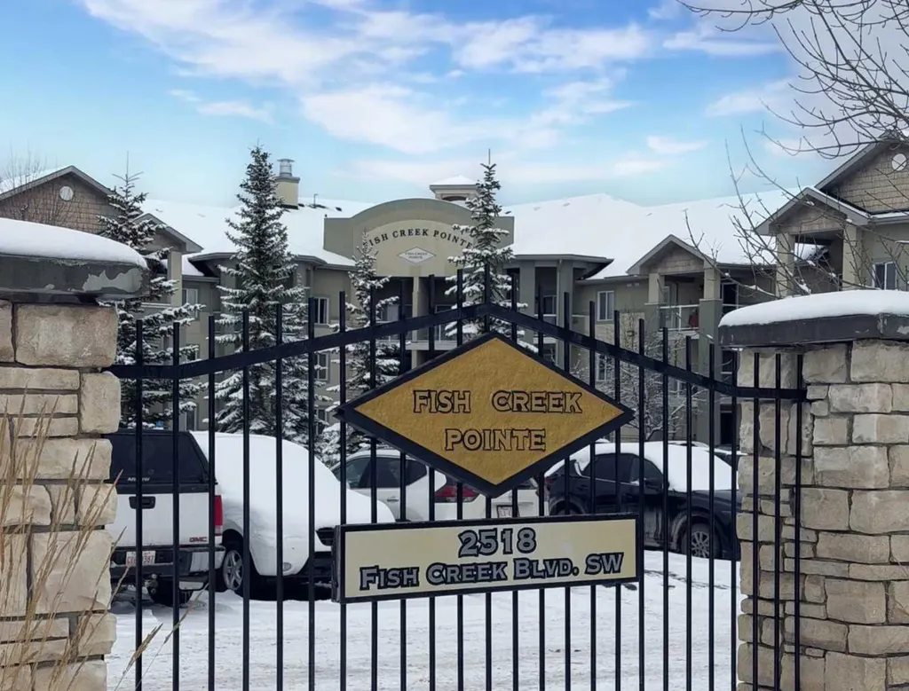 2518 Fish Creek Boulevard SW Calgary AB T2Y4T6