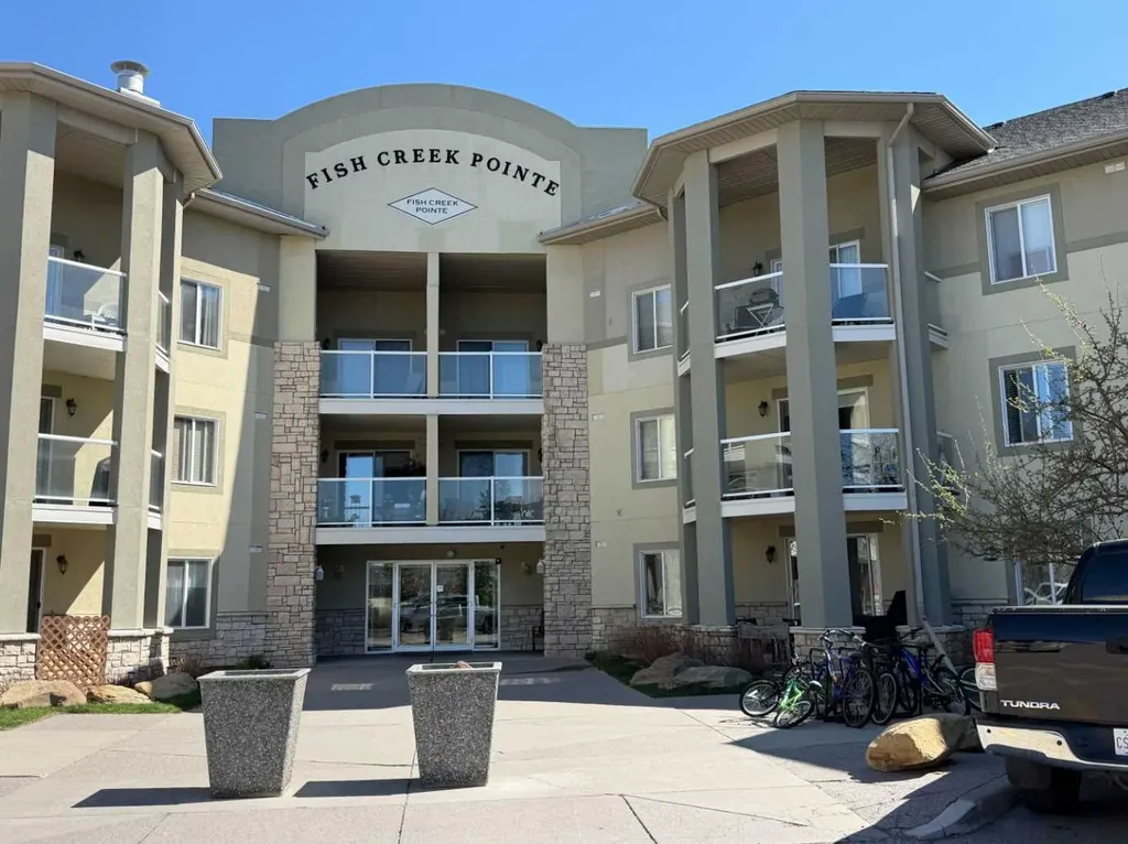 2518 Fish Creek Boulevard SW Calgary AB T2Y4T6