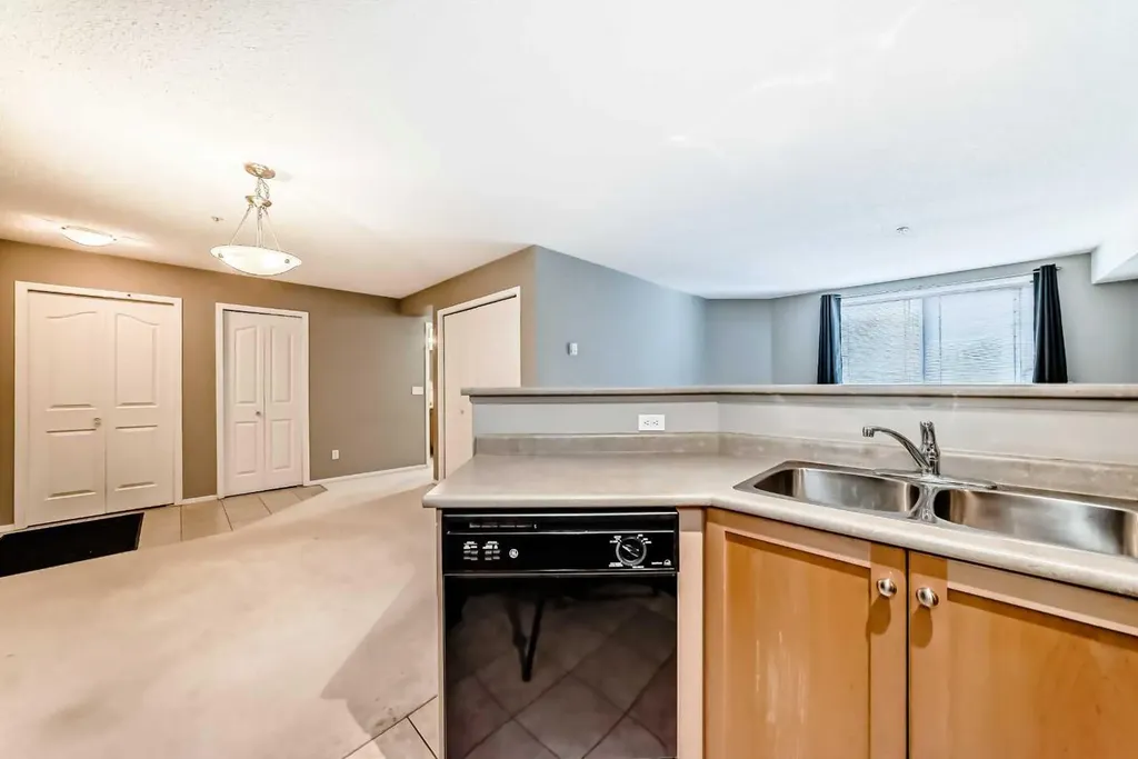 2518 Fish Creek Boulevard SW Calgary AB T2Y4T6