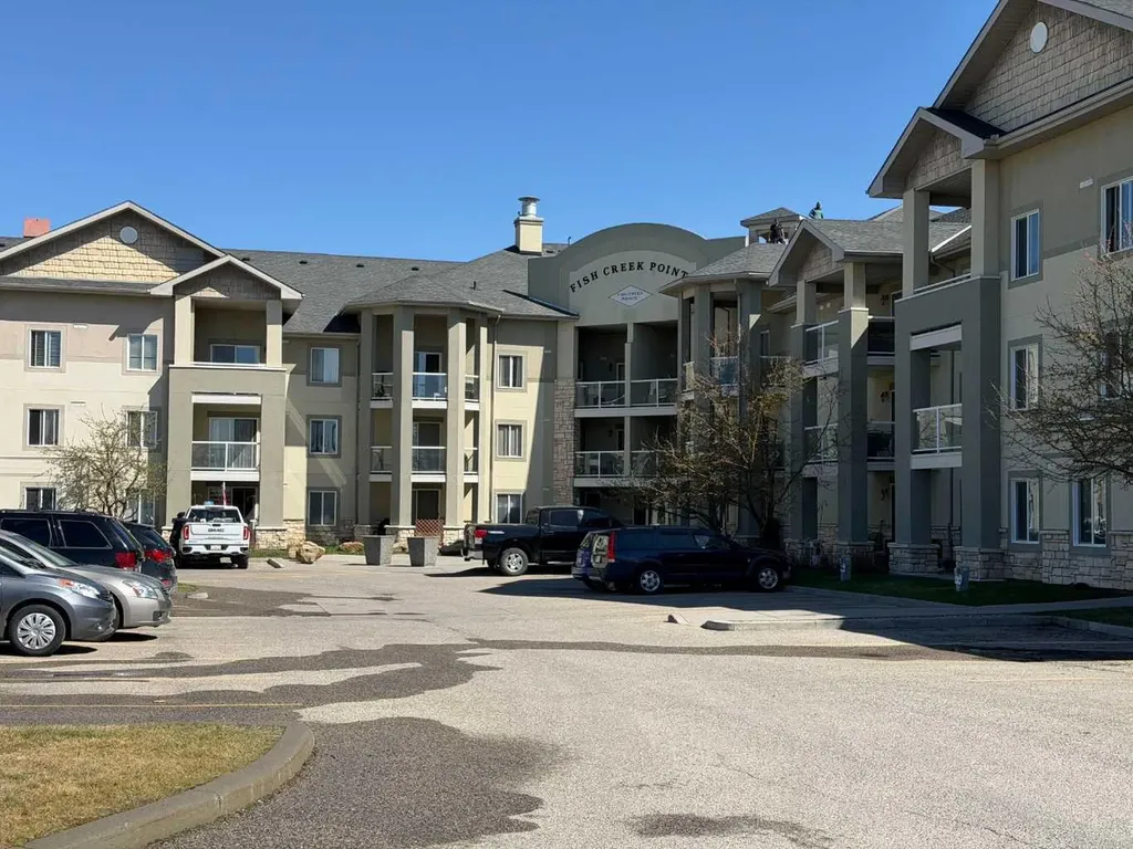 2518 Fish Creek Boulevard SW Calgary AB T2Y4T6
