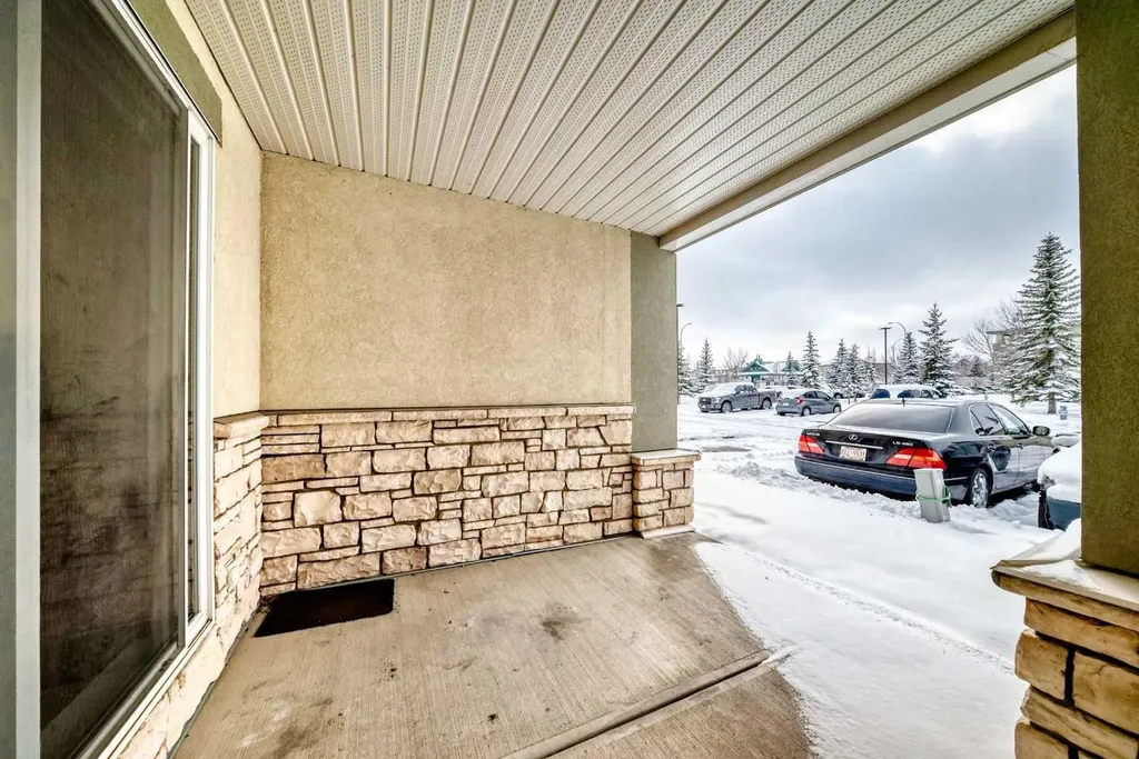 2518 Fish Creek Boulevard SW Calgary AB T2Y4T6
