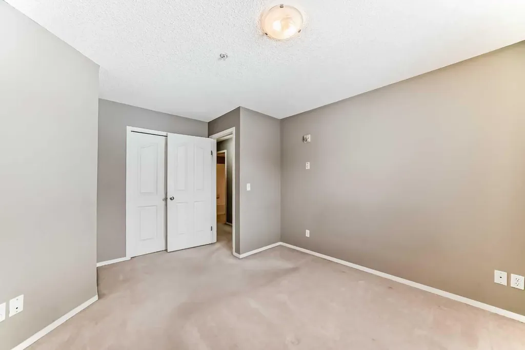 2518 Fish Creek Boulevard SW Calgary AB T2Y4T6