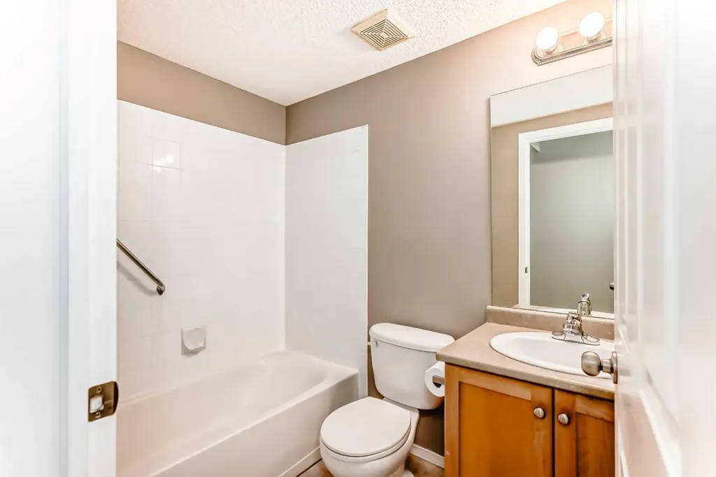 2518 Fish Creek Boulevard SW Calgary AB T2Y4T6