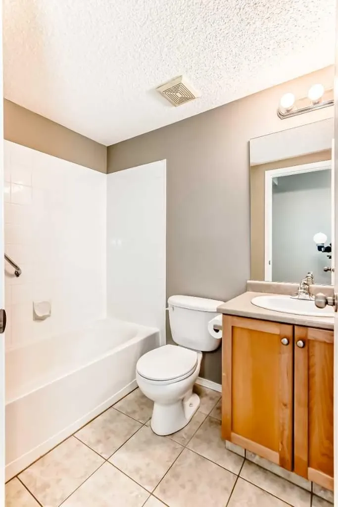 2518 Fish Creek Boulevard SW Calgary AB T2Y4T6