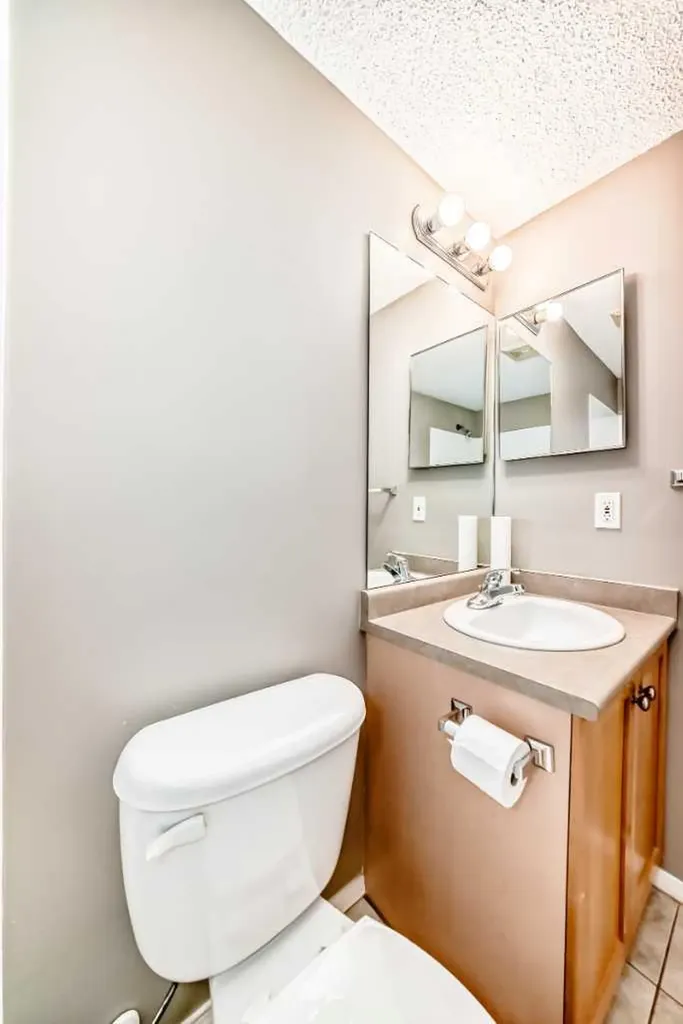 2518 Fish Creek Boulevard SW Calgary AB T2Y4T6