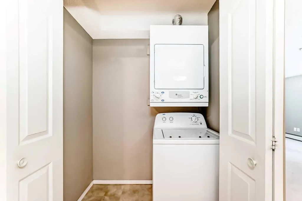 2518 Fish Creek Boulevard SW Calgary AB T2Y4T6