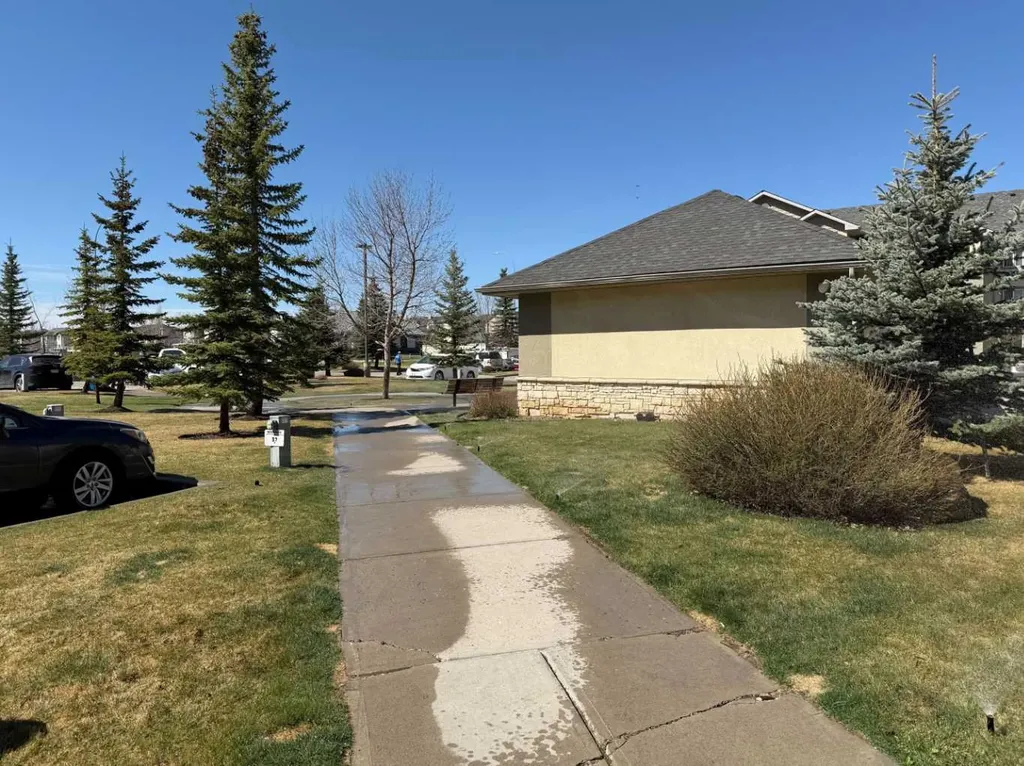2518 Fish Creek Boulevard SW Calgary AB T2Y4T6