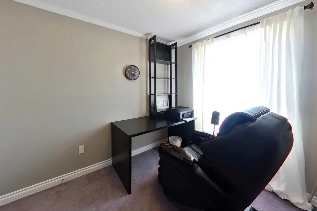 4322 18 Avenue Edson AB T7E 0C1