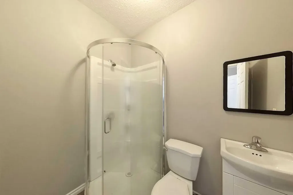 4322 18 Avenue Edson AB T7E 0C1