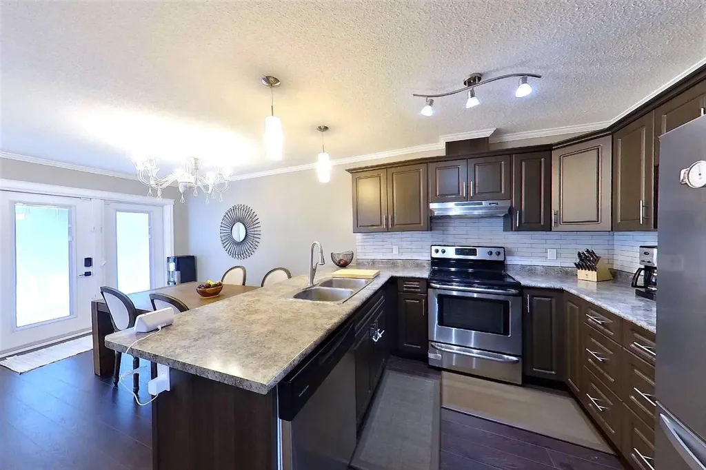 4322 18 Avenue Edson AB T7E 0C1